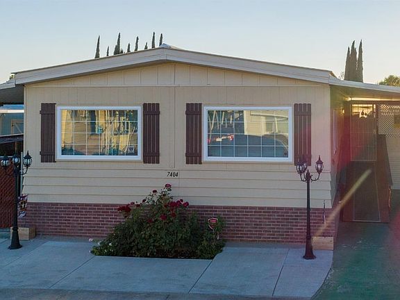 2nd image of 7404 Carondelet Ln
