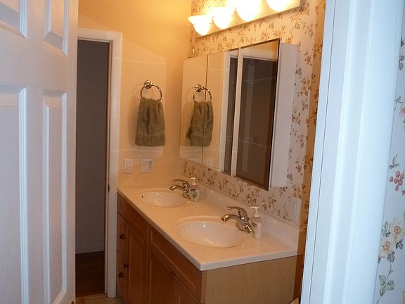 Main bathroom