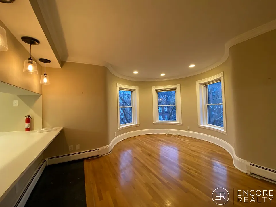 35 Longwood Ave #3