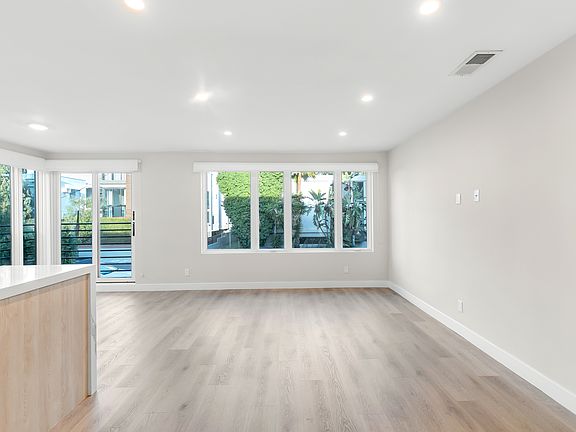 3rd image of 1429 N Vista St #1A