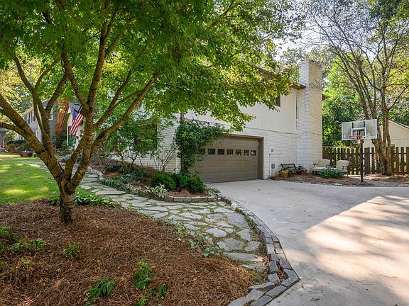 4th image of 3412 Coventry Dr