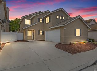 881 Clover Ln, Corona, CA 92878
