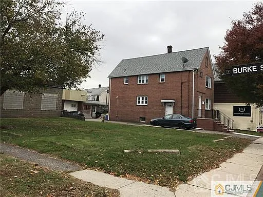 230 Washington Ave #1 — Photo 2