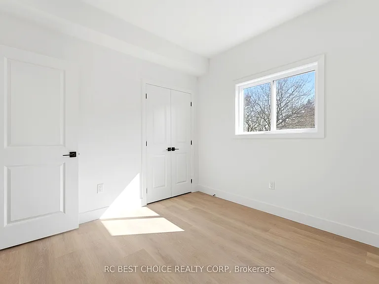 108 Briscoe St E — Photo 22