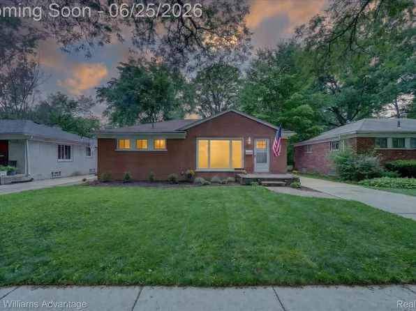 21681 Sussex Ave, Oak Park, MI 48237