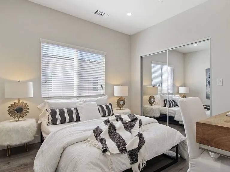 6841 Radford Ave — Photo 24