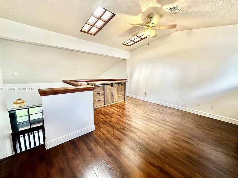 4245 S Pine Island Rd — Photo 11