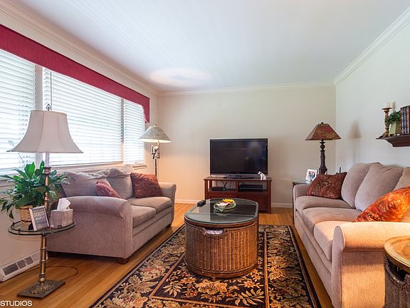 4th image of 721 N Whitcomb Dr