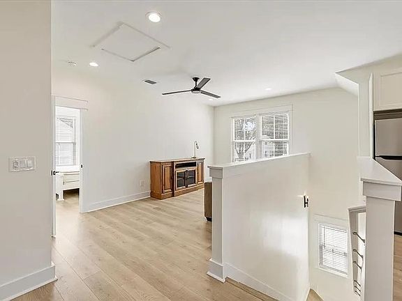 3rd image of 4064-1 Biltmore Ave