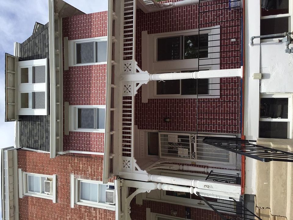 1st image of 225 E Wood St