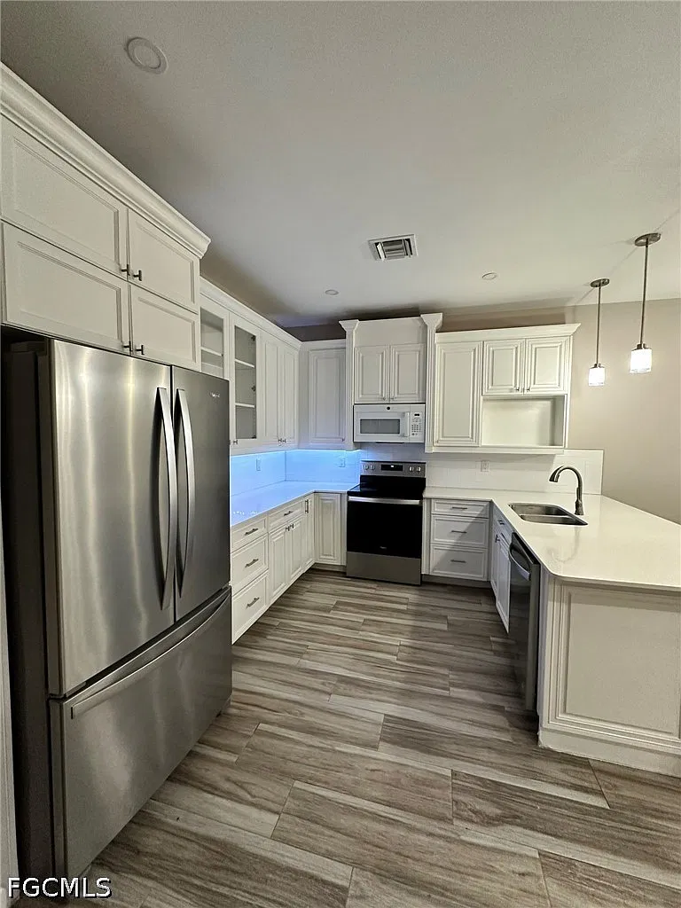 3 bed, 2.0 bath, 1750 sqft, $1,995 — Photo 2