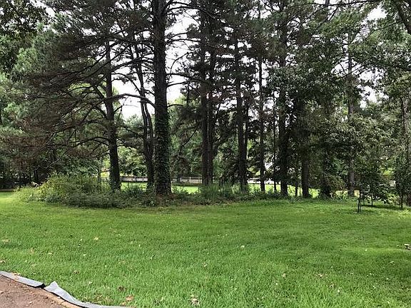 3rd image of 2720 Woodlake Dr