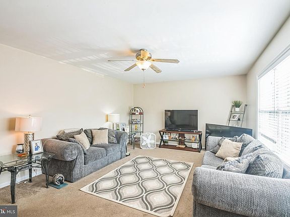 5th image of 9 Greenlawn Ct