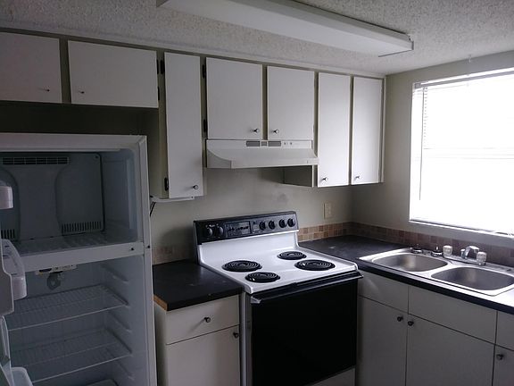 5th image of 112 Caribbean St APT B