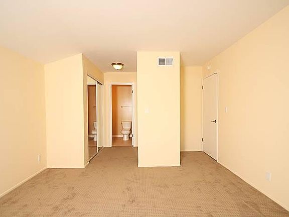 4th image of 696 Towle Way #32