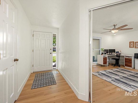 3rd image of 4959 S Umatilla Ave