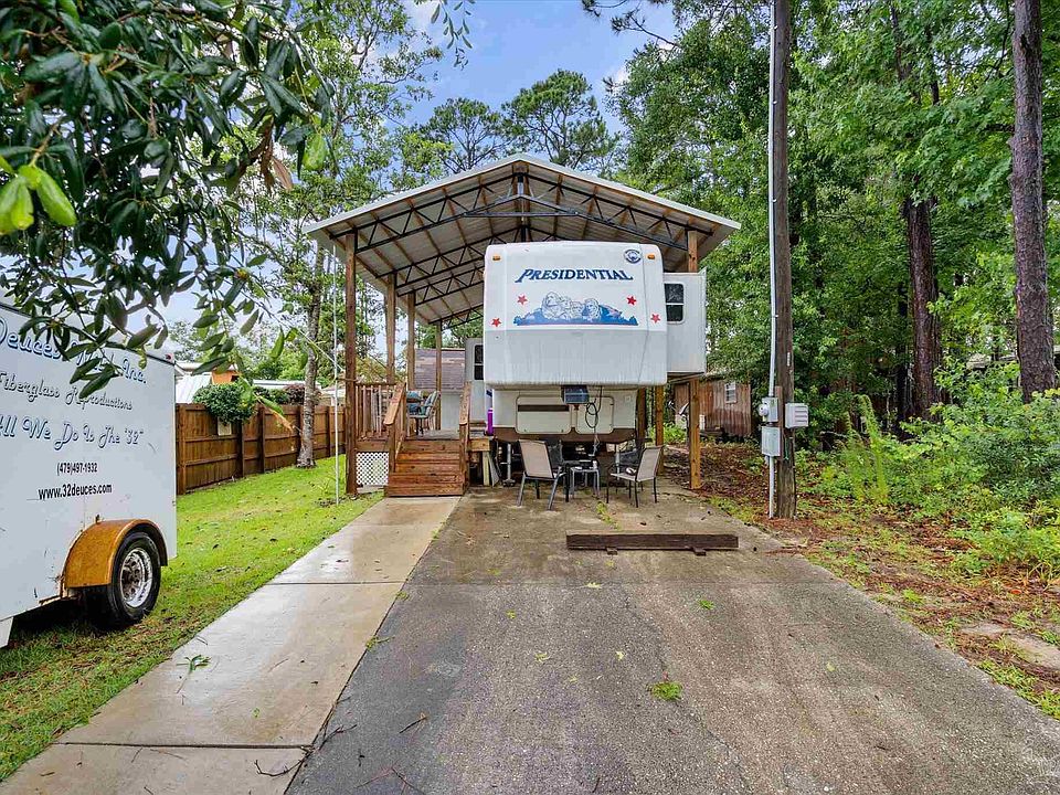 1st image of 110 Horn Dr
