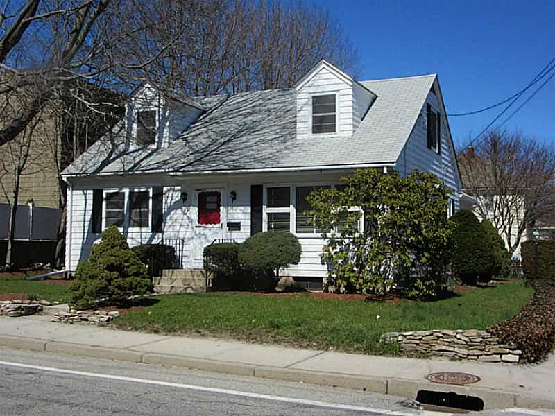 1st image of 52 W Warwick Ave