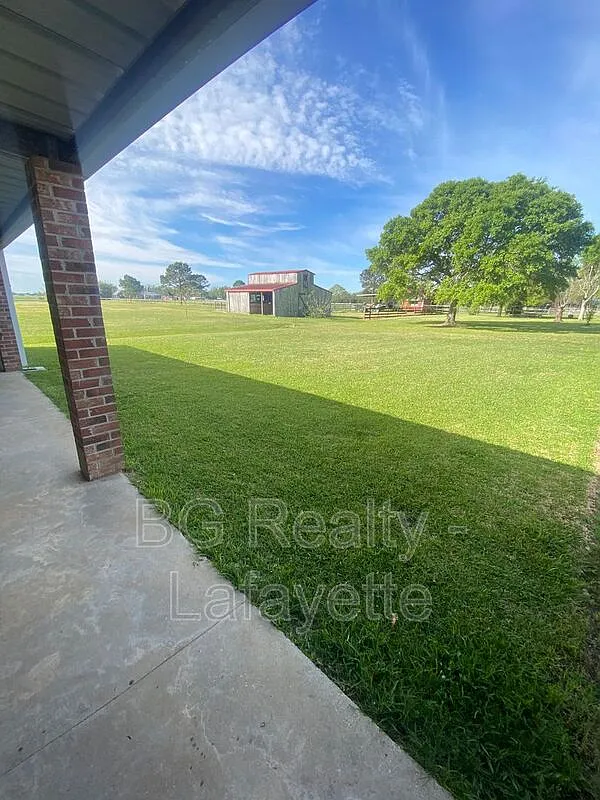 3 bed, 2.5 bath, 2420 sqft, $2,600 — Photo 4