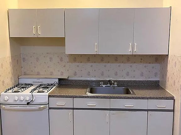 2nd image of 30-33 32nd St #2C