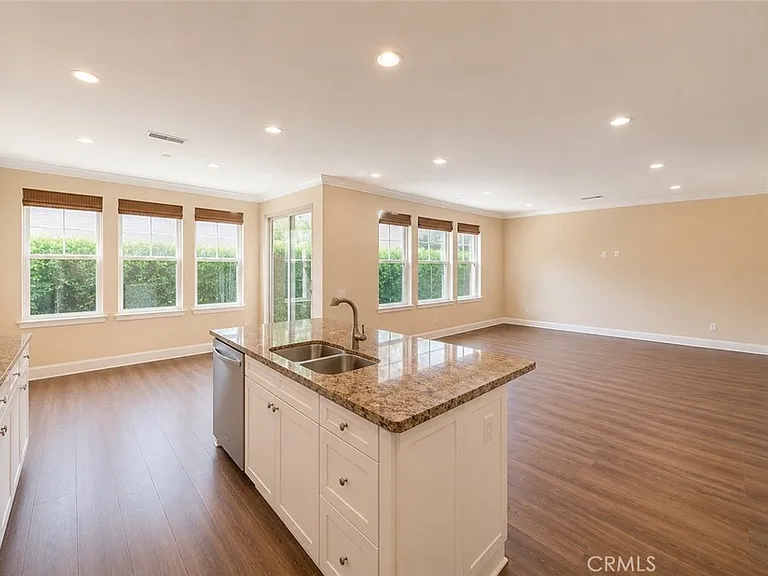 103 Oasis — Photo 4