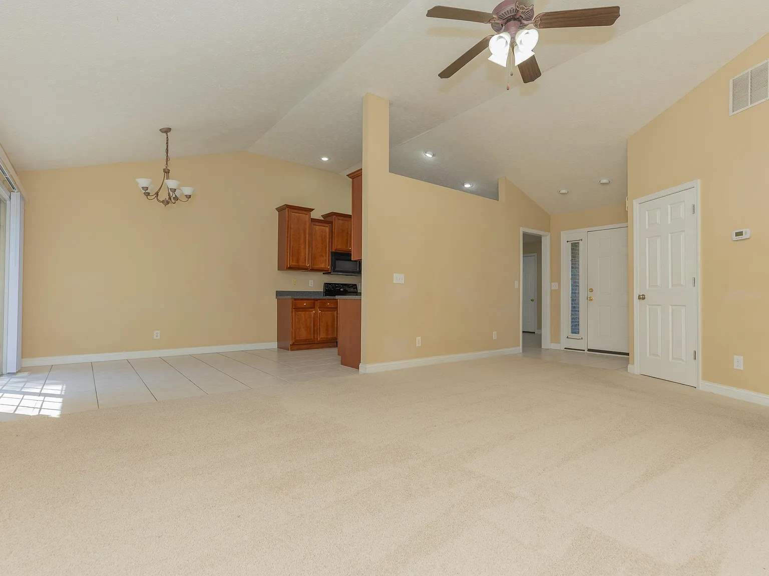 3 bed, 2.0 bath, 1480 sqft, $2,000 — Photo 3