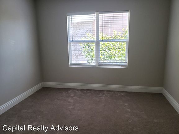 5th image of 209 E 12th St #5