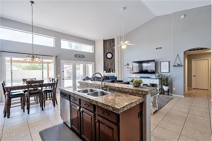 2933 E Verbena Dr — Photo 17
