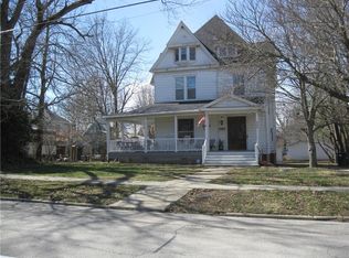 880 7th St, Charleston, IL 61920