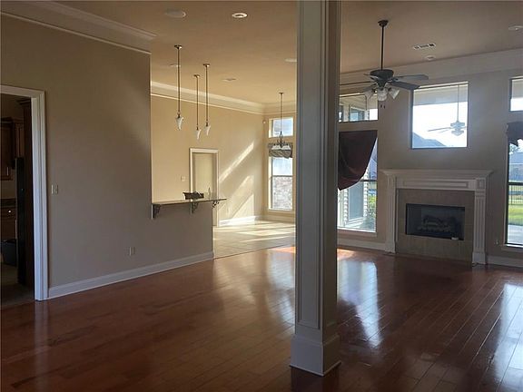 2nd image of 206 Cypress Lakes Dr