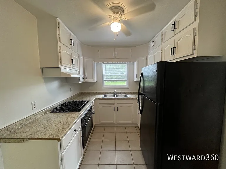 1104 Isabel Dr — Photo 9