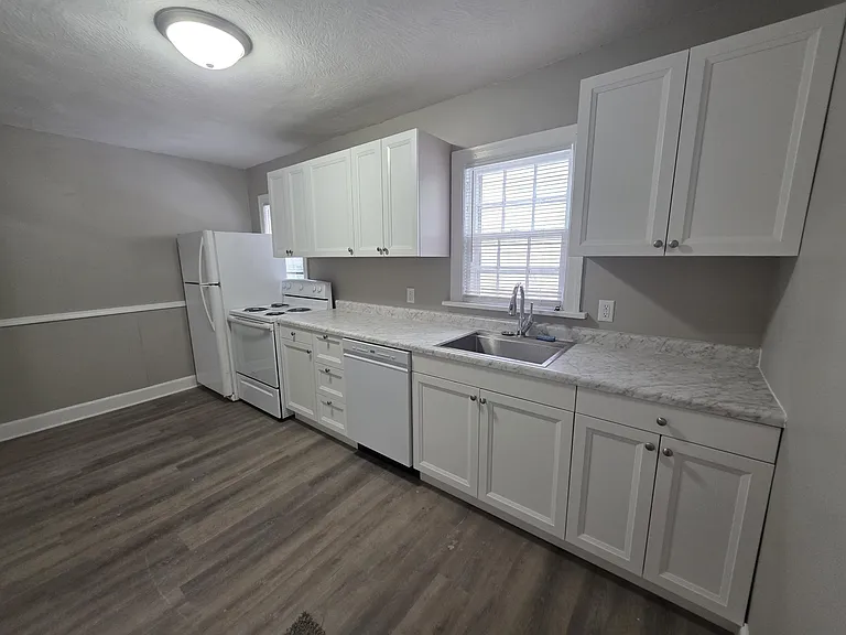 1504 N Summit Ave #1 — Photo 2