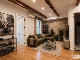 89 Moffat St