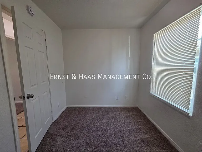 2035 Pine Ave #7 — Photo 14