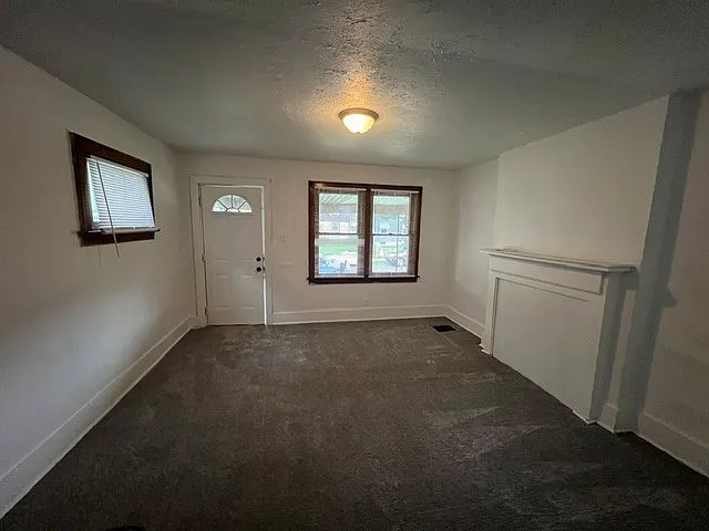 3 bed, 1120 sqft, $995 — Photo 2