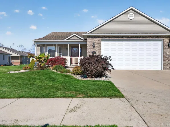 7260 Lindsey Dr, Swartz Creek, MI 48473