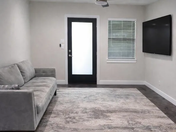 618 E 40th St APT 3, Houston, TX 77022