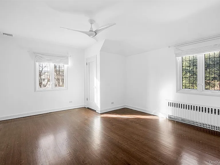 22 Verdun Ave — Photo 17