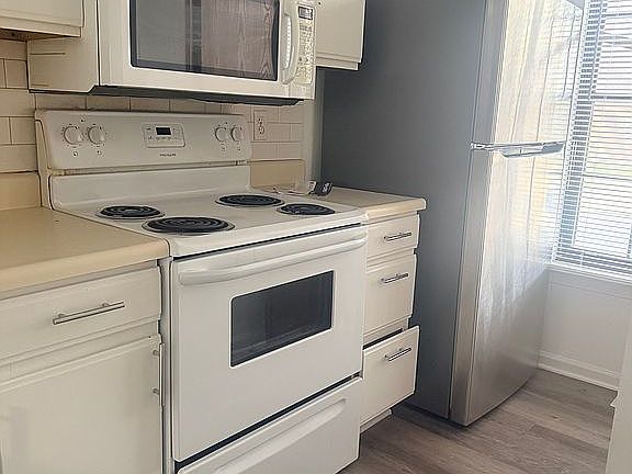5th image of 700 N Adelaide St APT 112