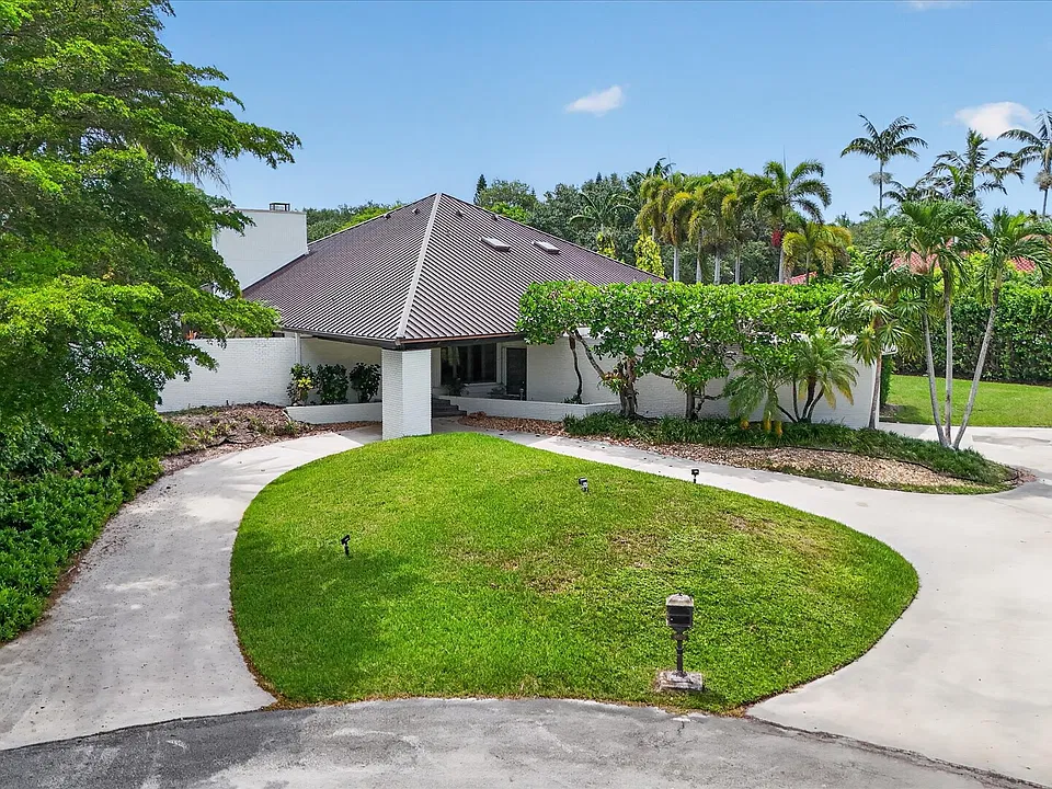 8925 SW 102nd Ter