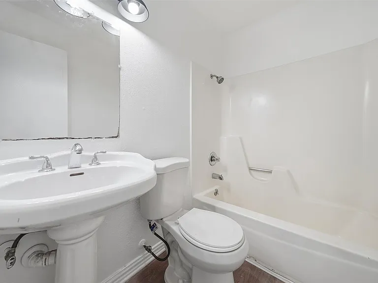 1913 Denfield Dr — Photo 17