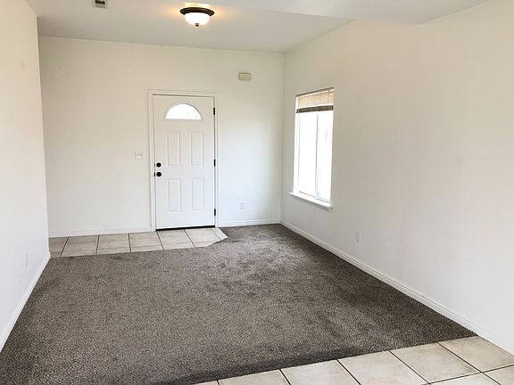 3rd image of 2574 W Robin Rd