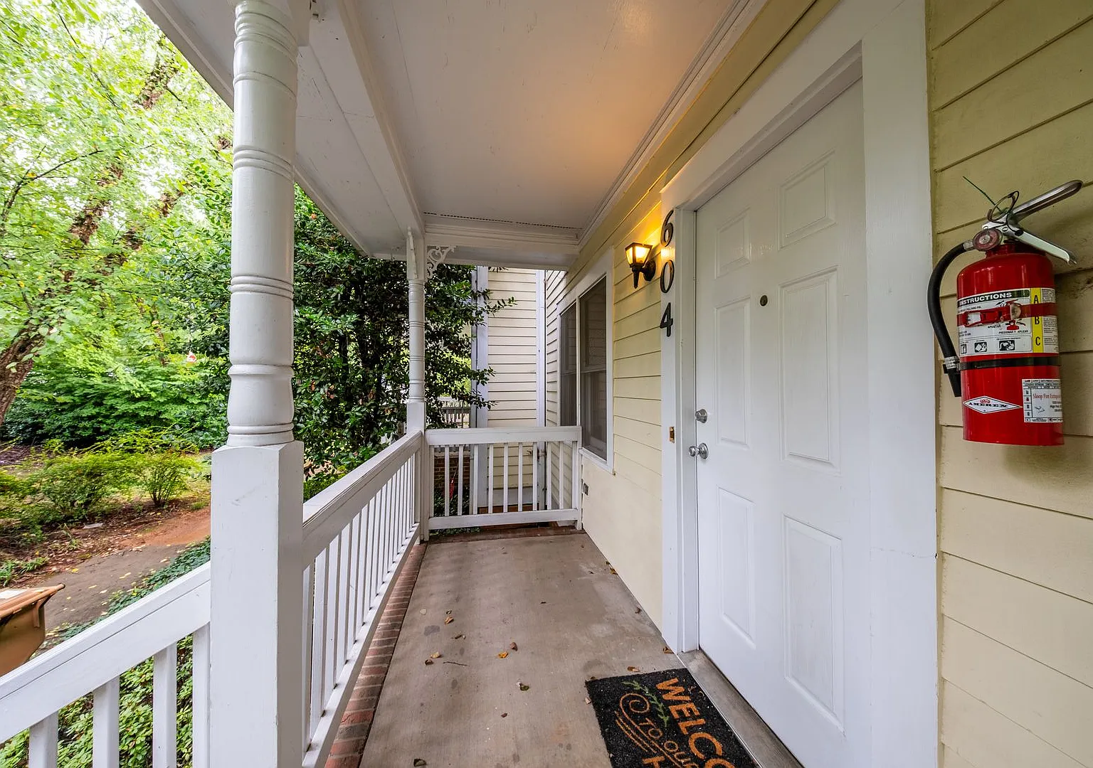 Charming 2-Bedroom Townhome in College Hill Available Now! — Photo 4