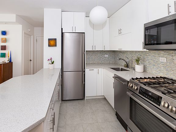 3rd image of 130 W 67th St APT 2E