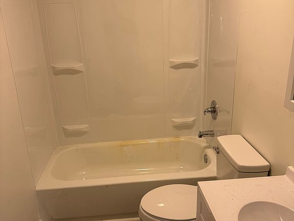 5th image of 108 Gibson St