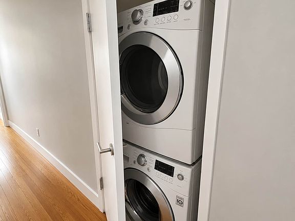 3rd image of 1100 De Kalb Ave #2F