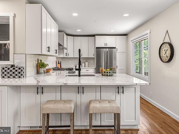 2nd image of 3611 Sprucedale Dr