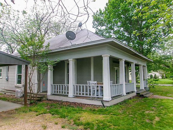 2nd image of 500 E Waco Ave