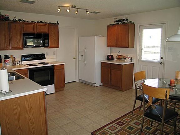 3rd image of 608 Claiborn Ln