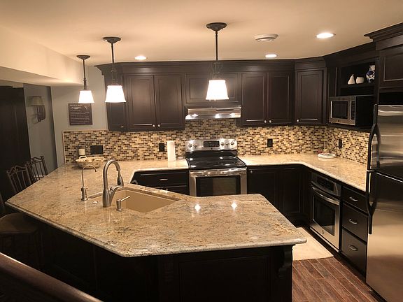 Custom Full Basement Kitchen